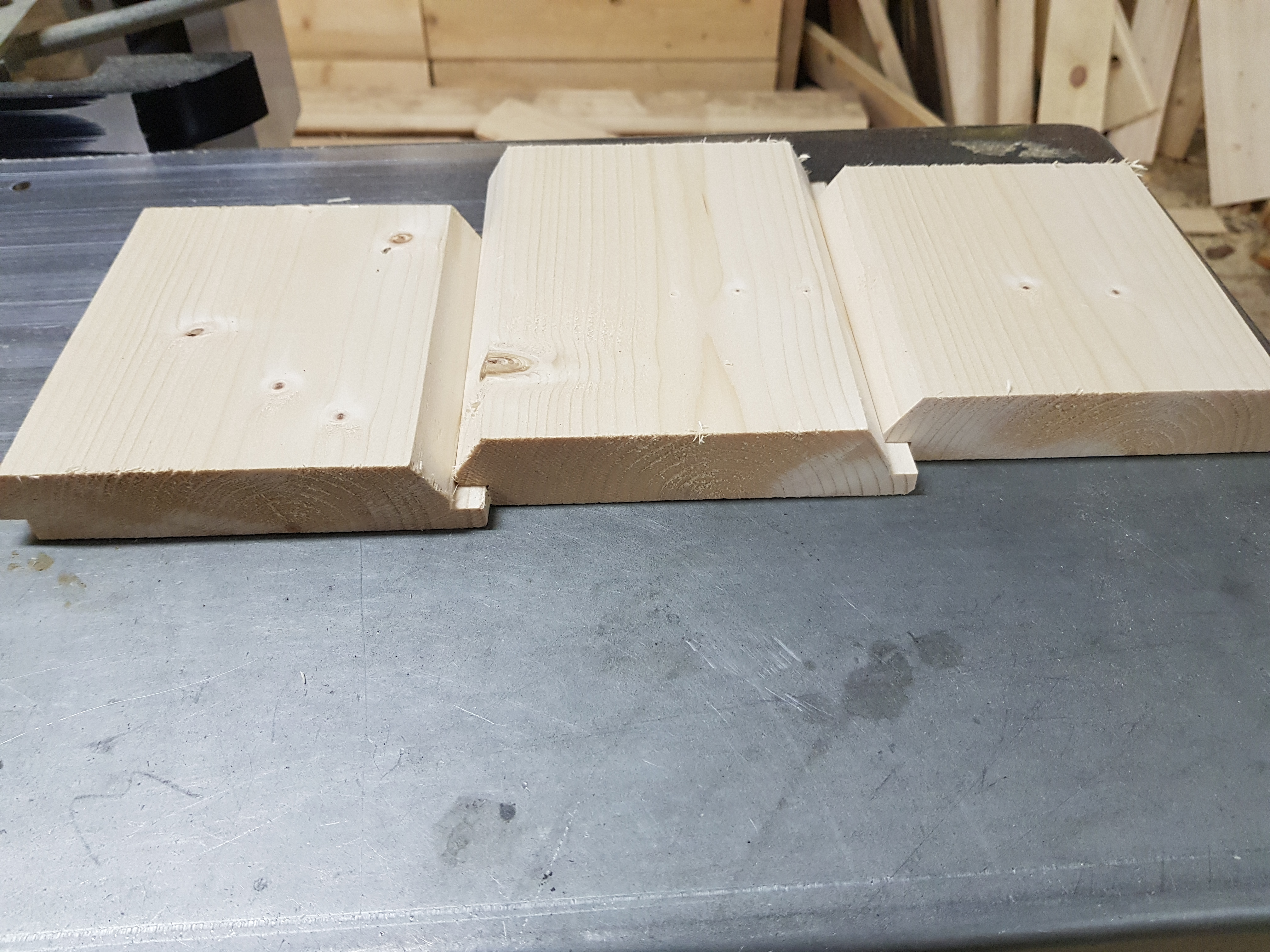 Kraftig utvendig kledning med tykkelse 28mm. 